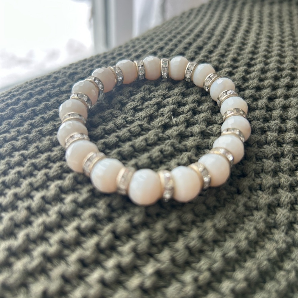 Chic Cream Beaded Bracelet with Silver Accents